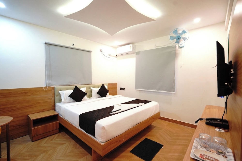 Deluxe Double Room, City View