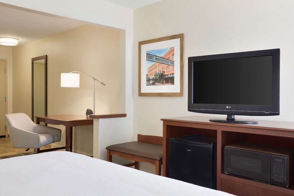 Standard Room, 1 King Bed, Non Smoking - Photo 3