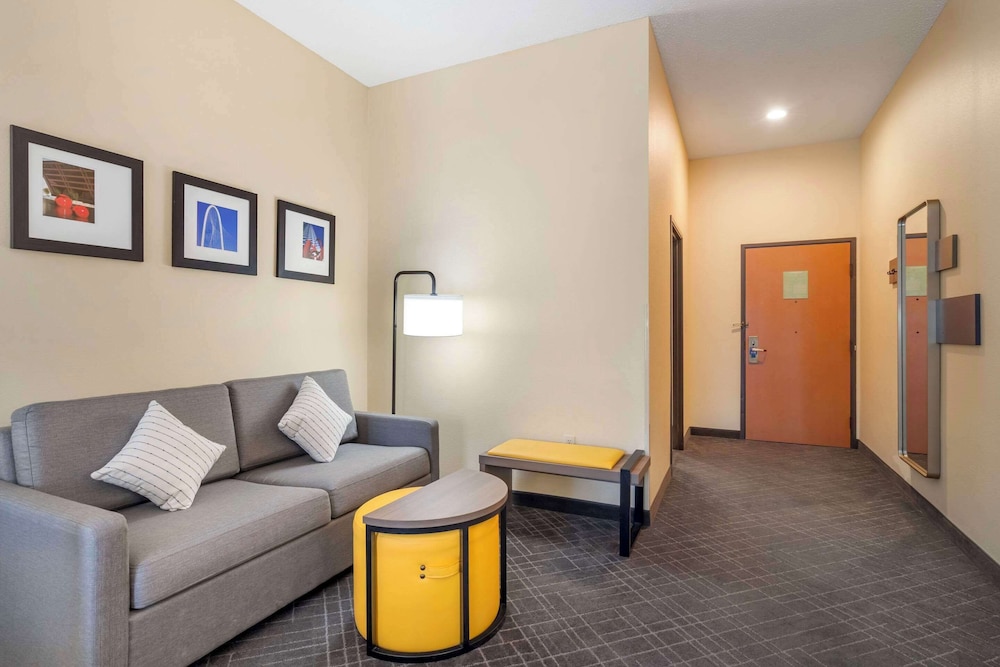 Suite, 1 King Bed with Sofa bed, Accessible, Non Smoking photo 3