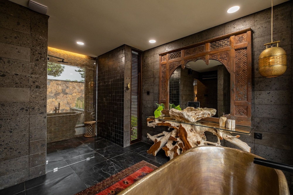 Luxury Villa, Private Pool, Valley View