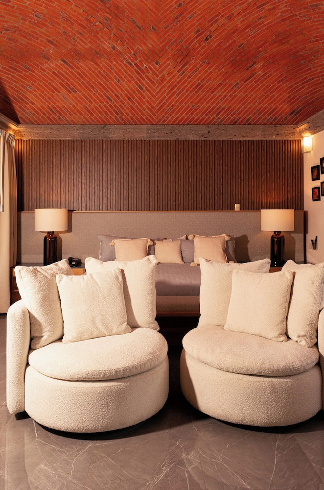 Honeymoon Double Room, Private Bathroom, City View (Celeste by El Dorado)
