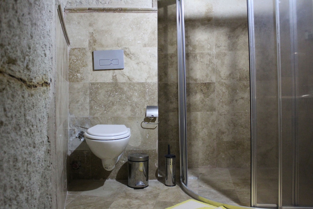 Honeymoon Suite, 1 King Bed, Jetted Tub, Mountainside photo 3