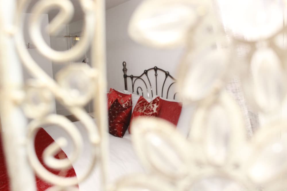 Deluxe Double Room, Ensuite photo 3