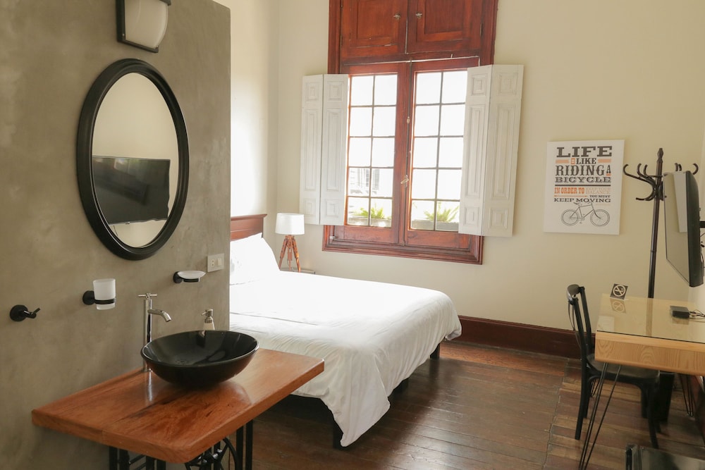 Deluxe Double Room, 1 King Bed, Private Bathroom photo 1