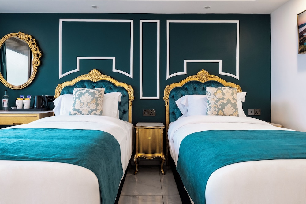 Executive Twin Room - Photo 8