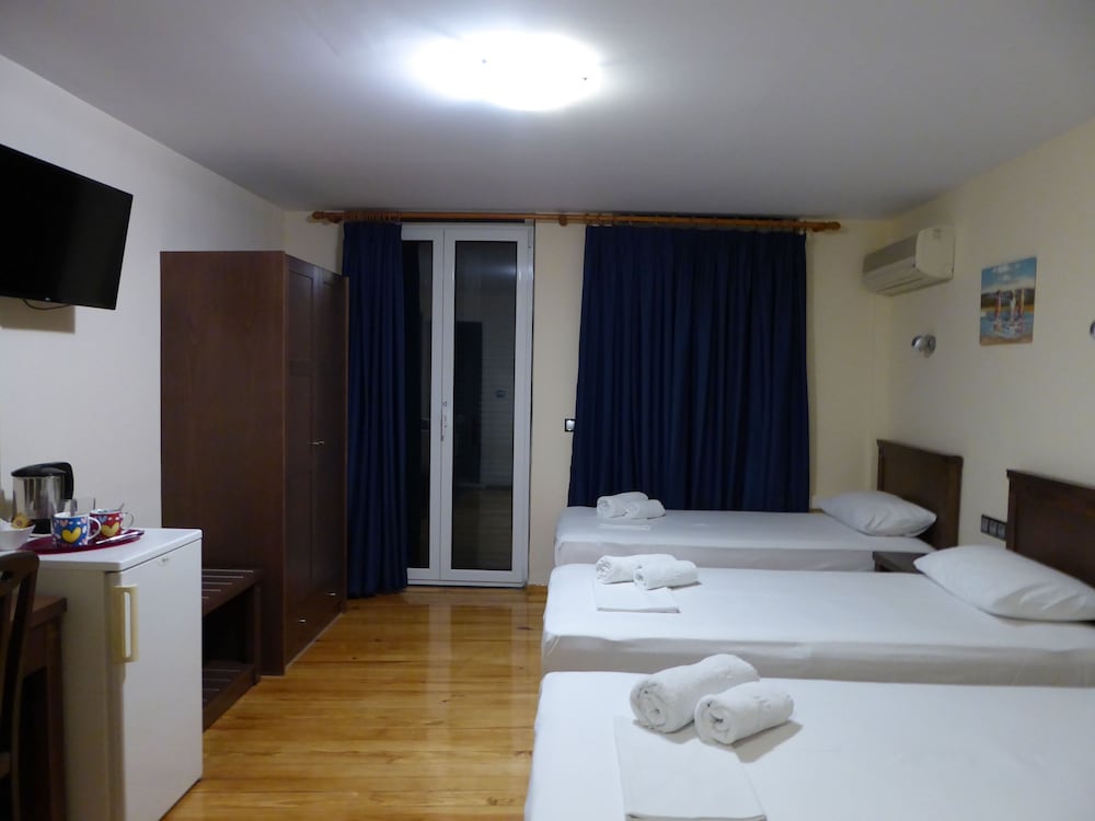 Standard Triple Room, City View photo 1
