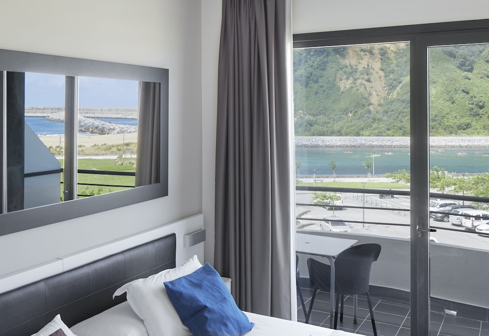Standard Double Room, Terrace, Partial Ocean View (90 mins of free spa access per day) photo 2