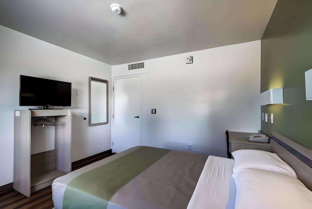 Room, 1 Queen Bed, Accessible, Non Smoking photo 1