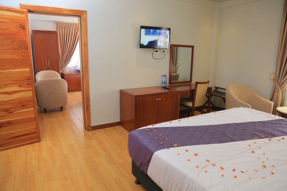 Family Suite, 2 Bedrooms, Mountain View, Executive Level photo 3