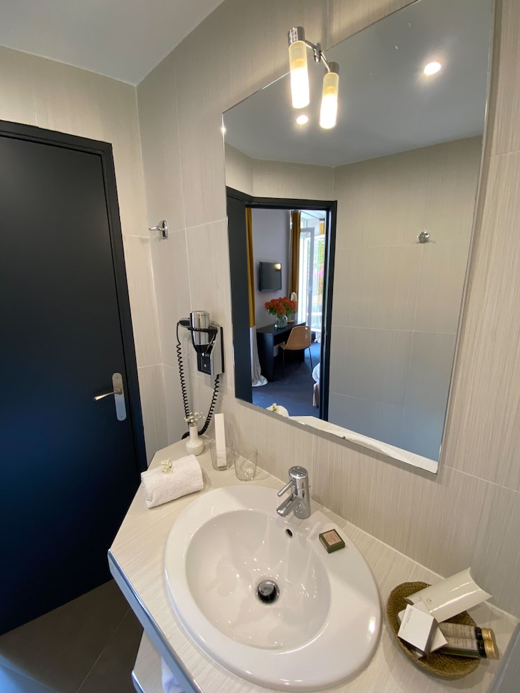 Superior Double or Twin Room, Balcony - Photo 4