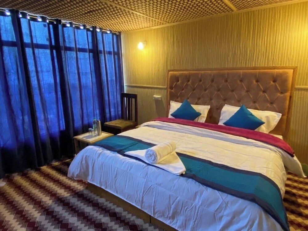 Deluxe Room, Lake View photo 2