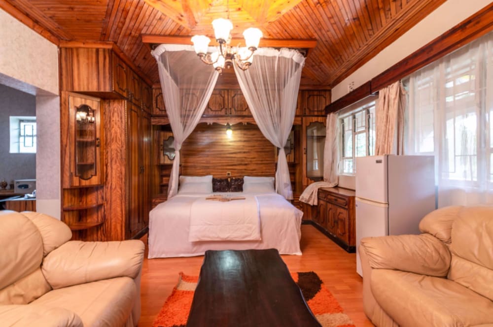 Executive Suite, 1 King Bed, Garden View