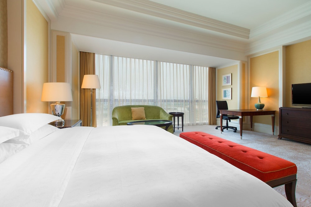 Premier Room, 1 King Bed, City View
