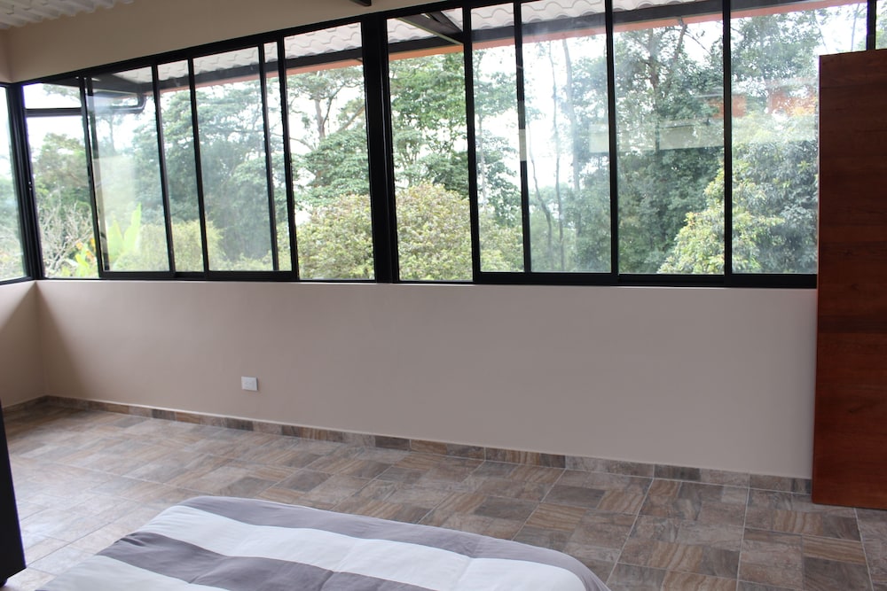 Luxury Cabin, 2 Bedrooms, 2 Bathrooms, Mountain View photo 3