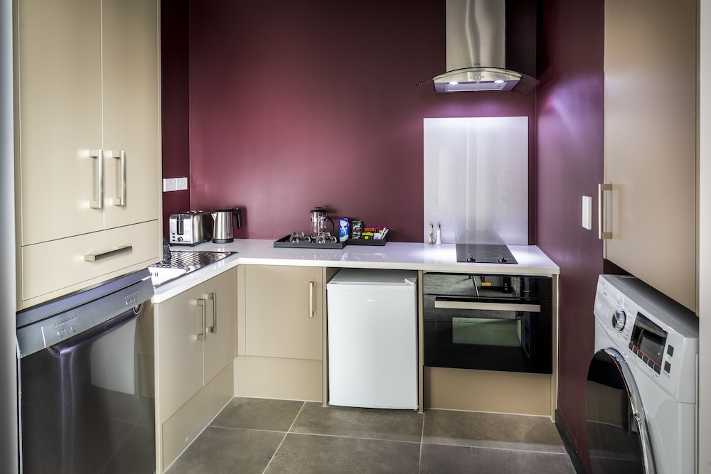 One Bedroom Suite - Photo 8