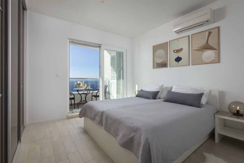 Exclusive Apartment, Sea View