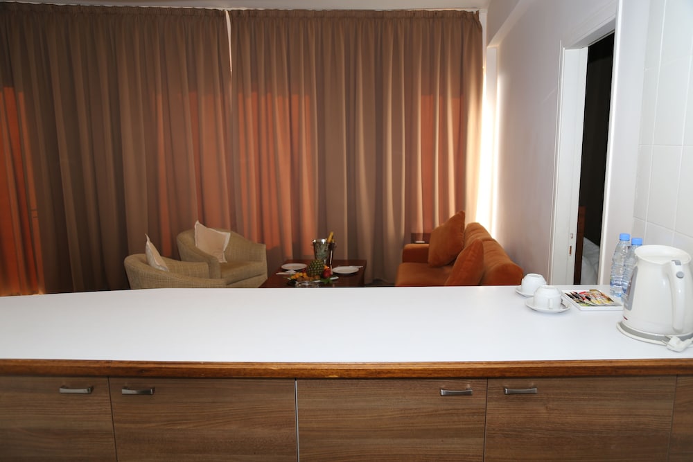 Junior Suite, 1 King Bed, Non Smoking, City View photo 3