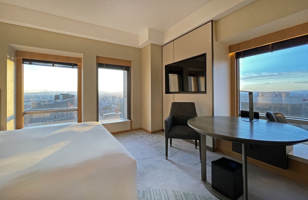 1 King Bed with CBD Tower View Deluxe - Photo 1