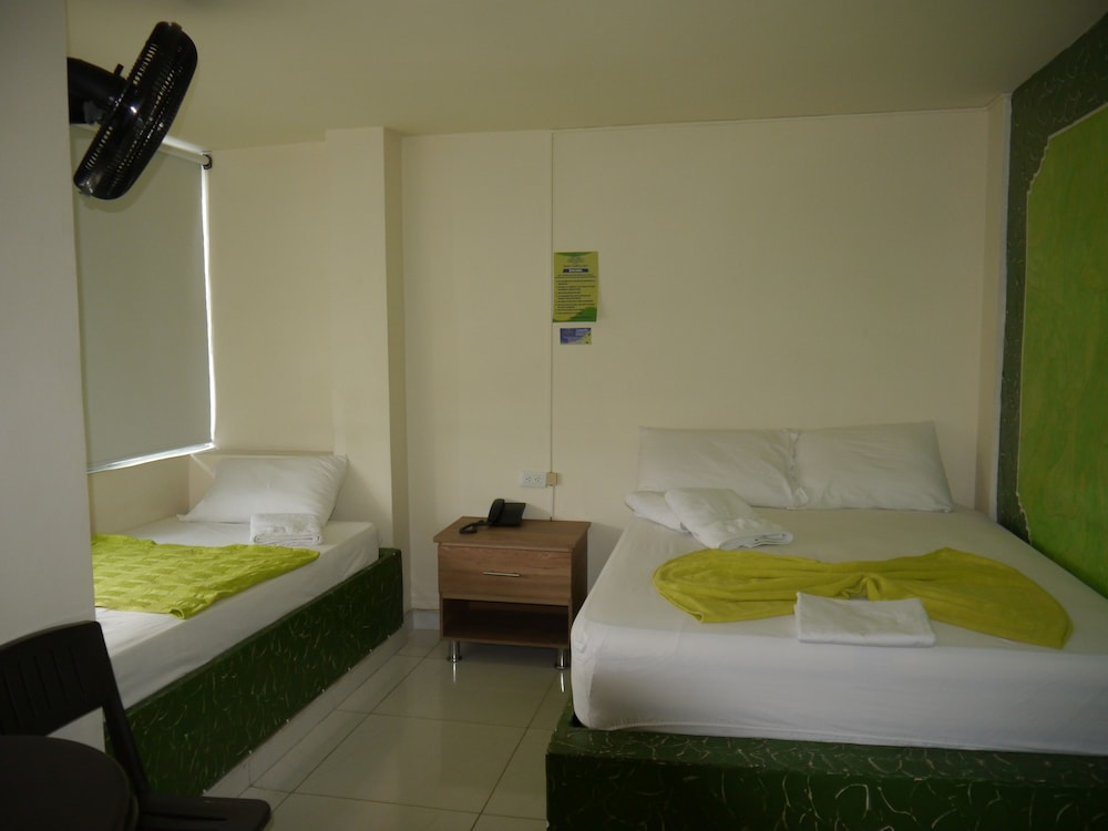 Family Room, 2 Double Beds photo 3