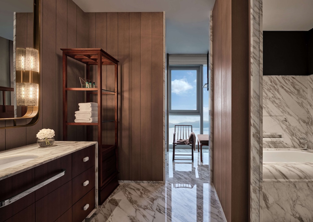 Suite, 1 King Bed, Bay View - Photo 3