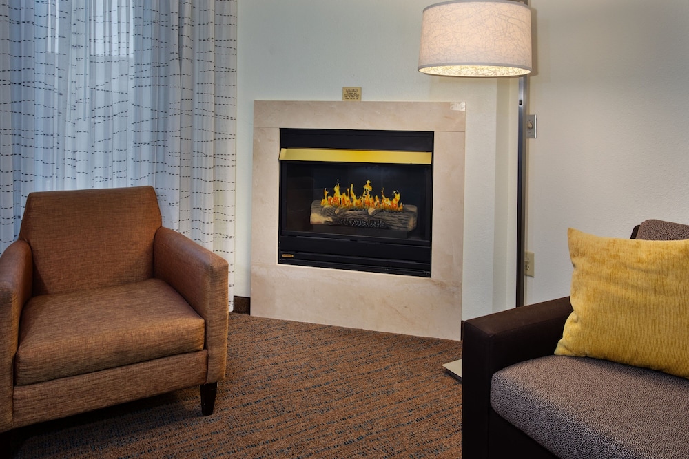 Studio Suite, 1 Queen Bed with Sofa bed, Fireplace - Photo 4