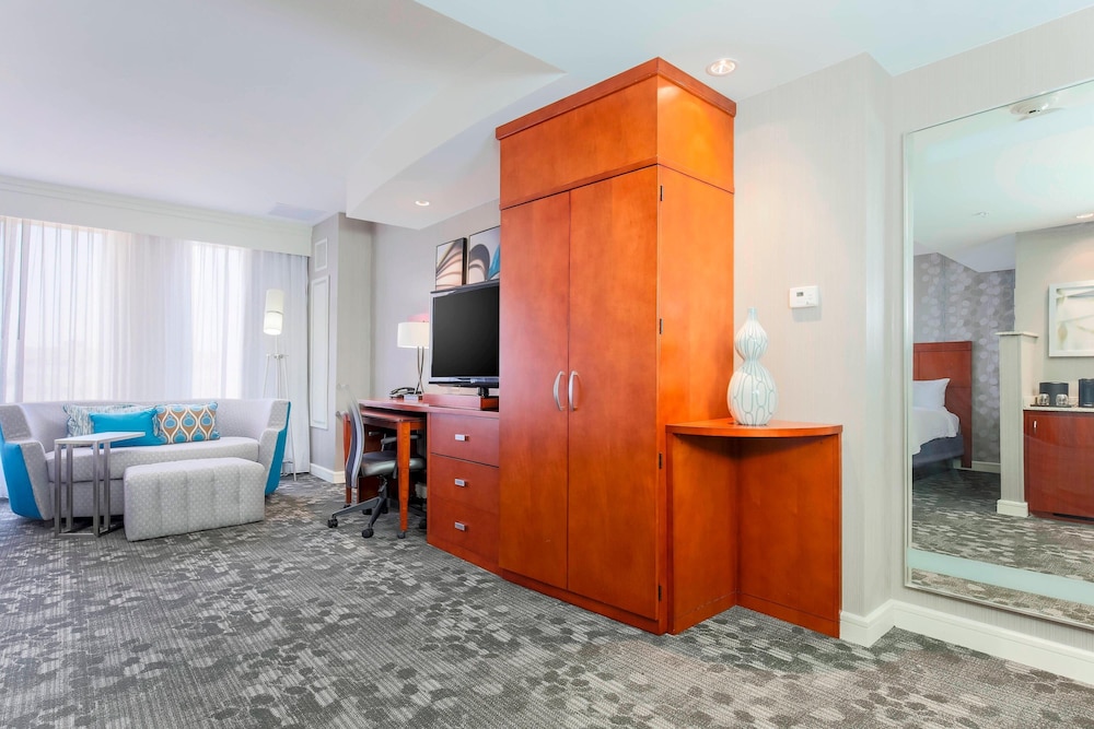 Suite, 1 Bedroom - Photo 5