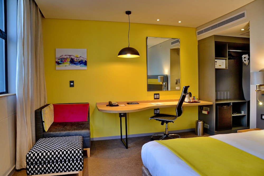 Deluxe Room, 1 King Bed, Mountain View photo 2