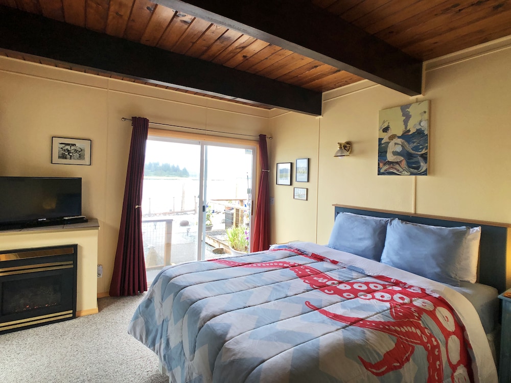 Room, Bay View