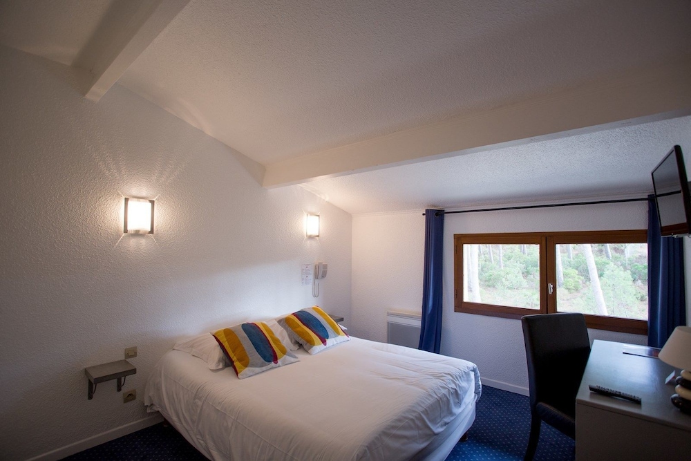Basic Single Room, 1 Double Bed, Air conditioning photo 2