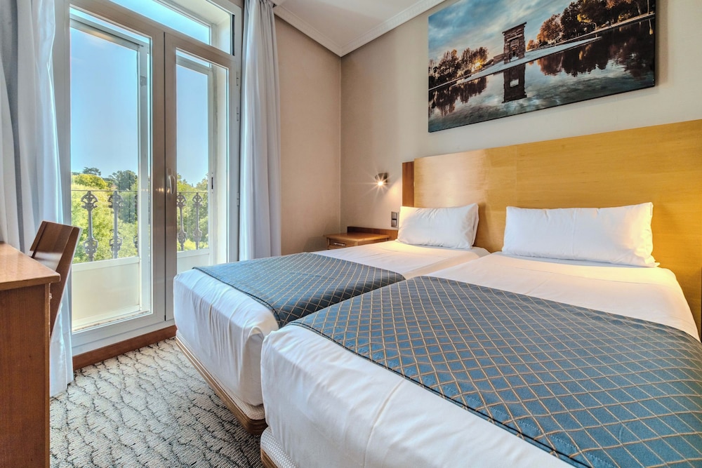 Standard Double Room - Photo 10