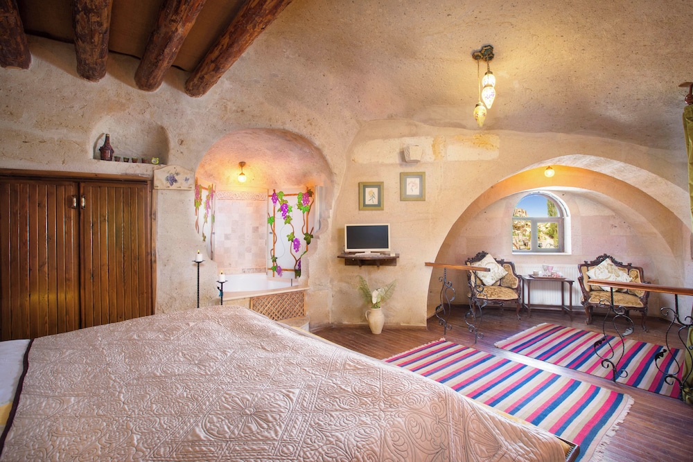 Green Honeymoon Suite photo 2