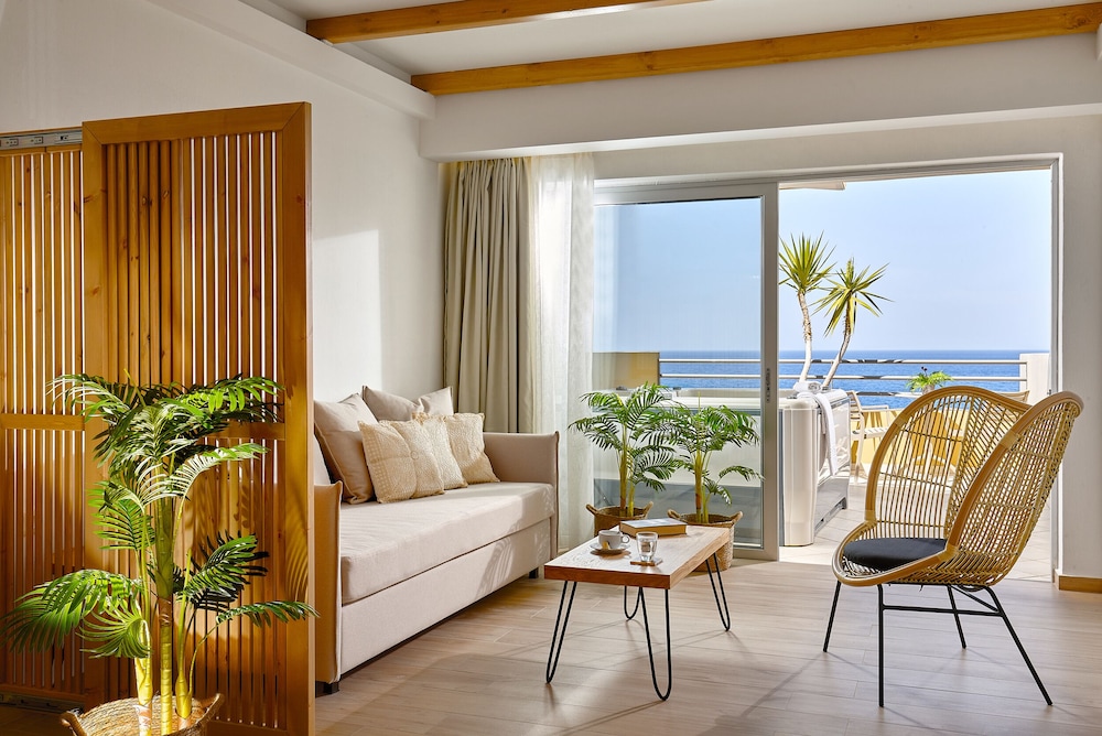 Junior Suite, Jetted Tub, Sea View