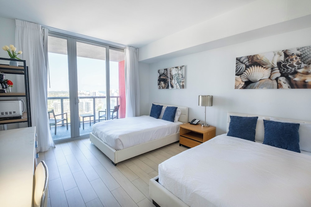 Deluxe Studio, 2 Double Beds, Balcony photo 1
