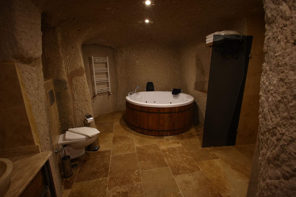 Romantic Suite - Photo 5