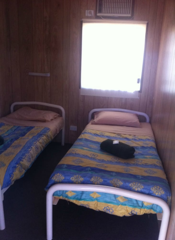 Anna Creek & Stuart Creek - Twin room with Private External Bathroom photo 1