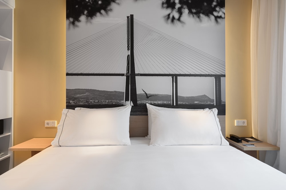 Double or Twin Room (Children Sharing Bed) - Photo 3