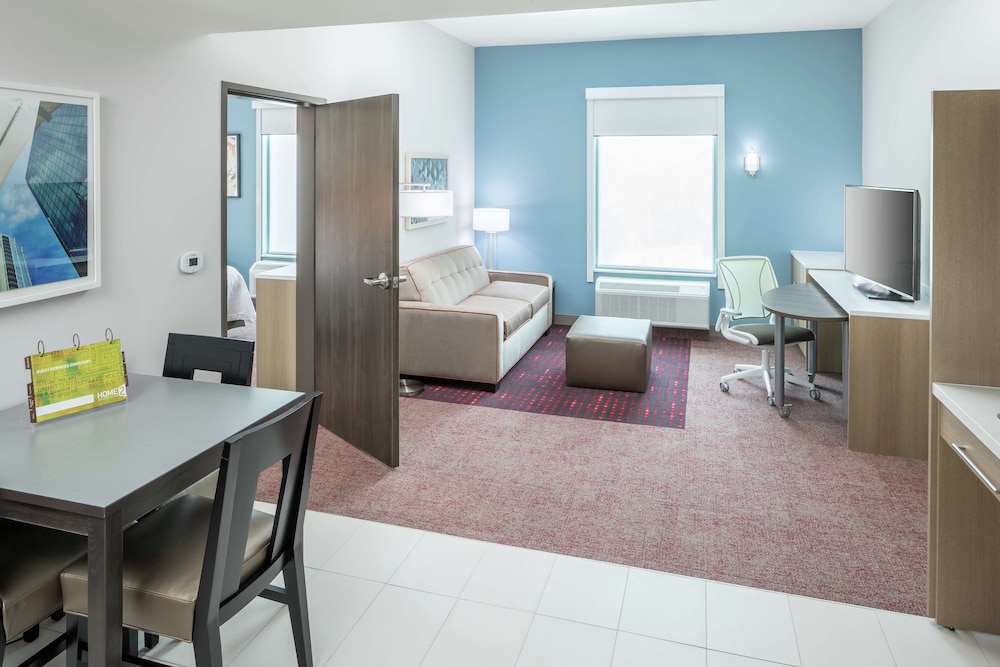 Suite, 1 King Bed, Accessible (Hearing)