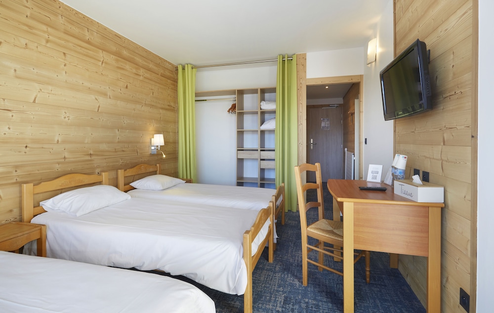 Standard Triple Room photo 2