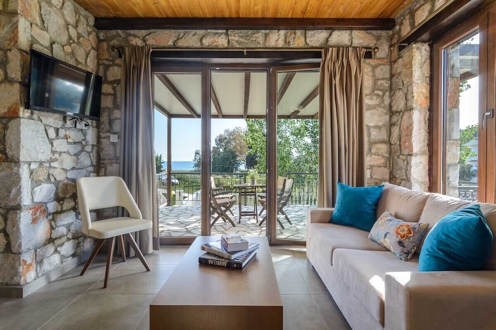 Evagori | Two-Bedroom Maisonette with Sea View Balconies