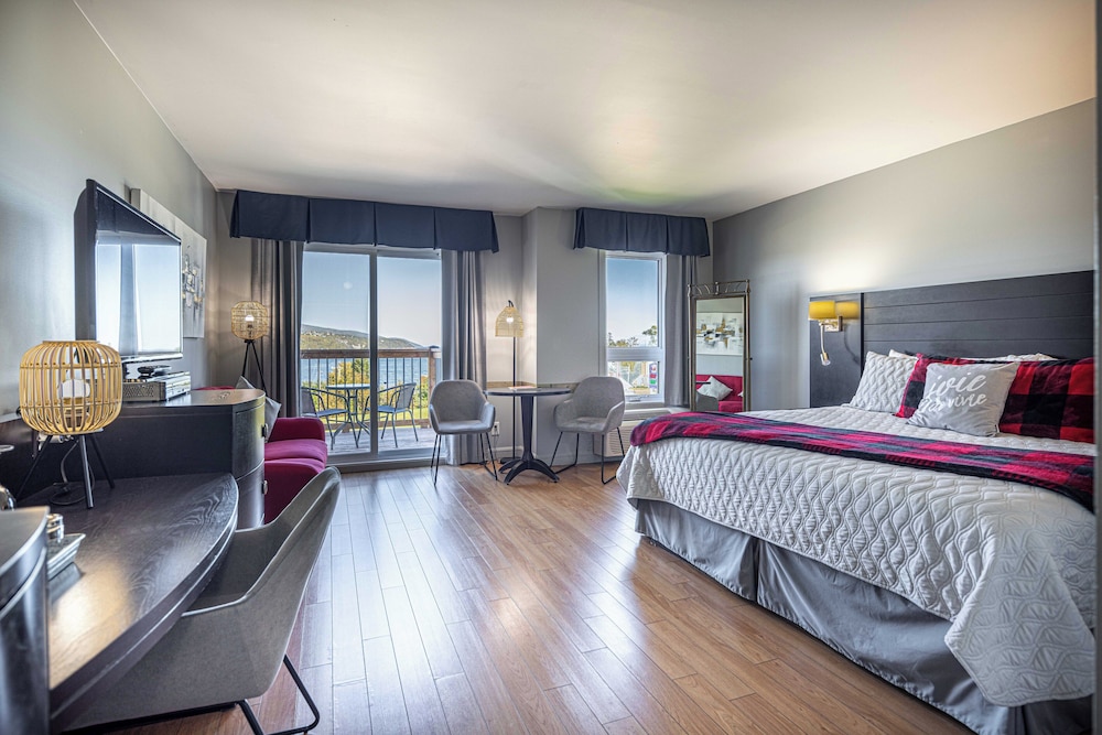 Deluxe Room, 1 King Bed, River View