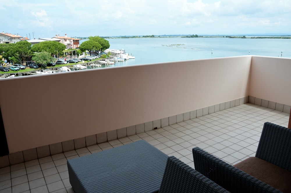Panoramic Apartment, 2 Bedrooms, Lagoon View photo 2