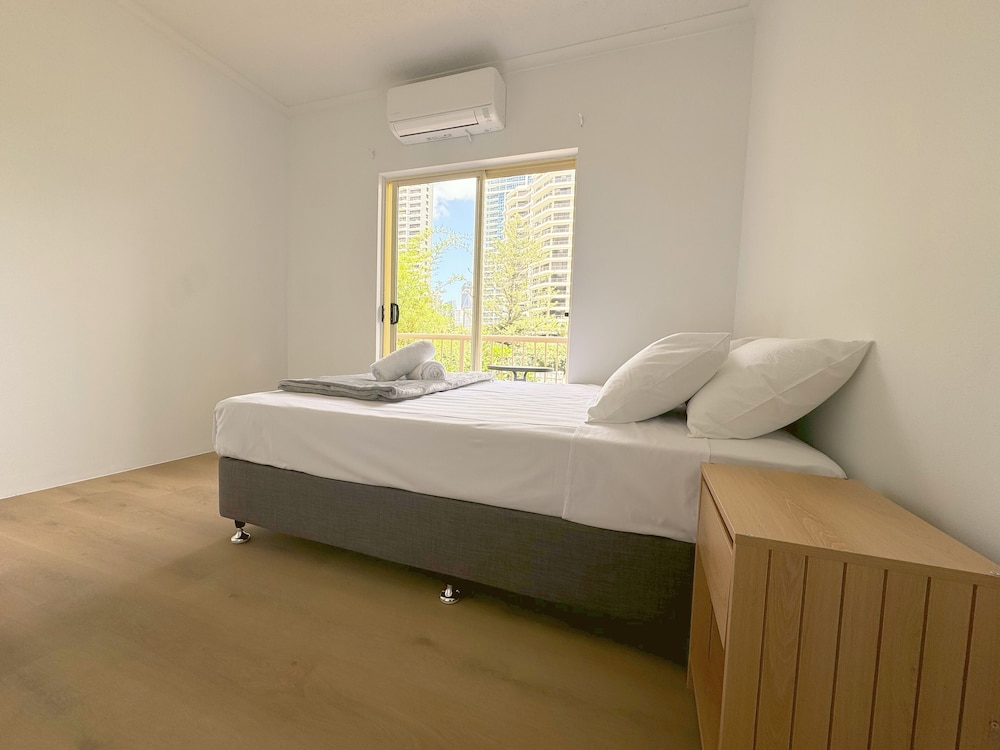 Queen Size Bed with Balcony photo 2