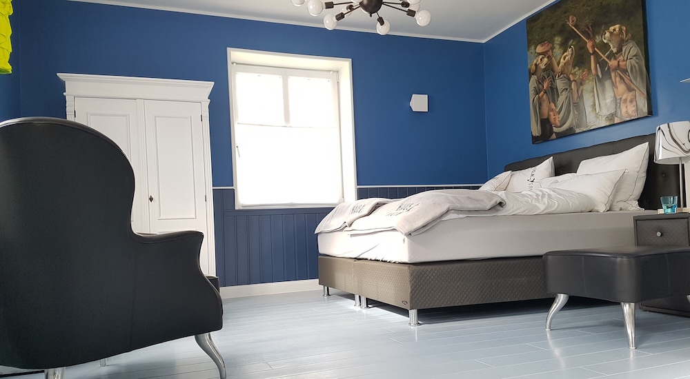 Luxury Studio Suite, 1 King Bed, Ground Floor (Blaue Türe) photo 1