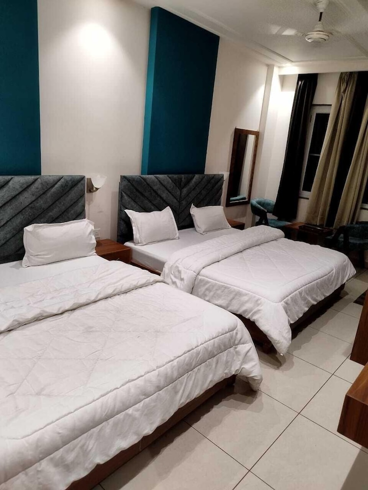 Standard Double Room - Photo 11