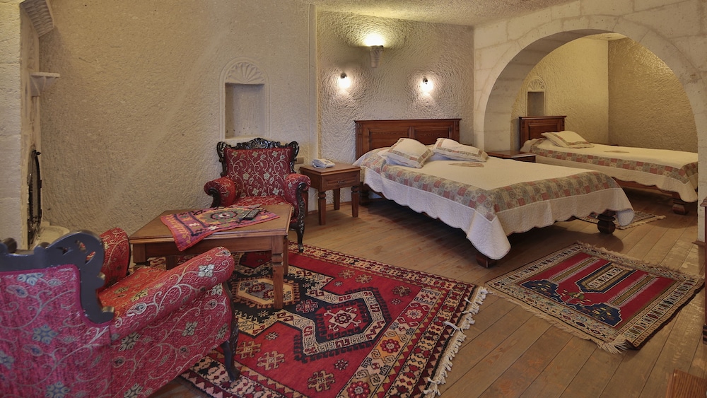Suite (3 Adults) - Photo 2