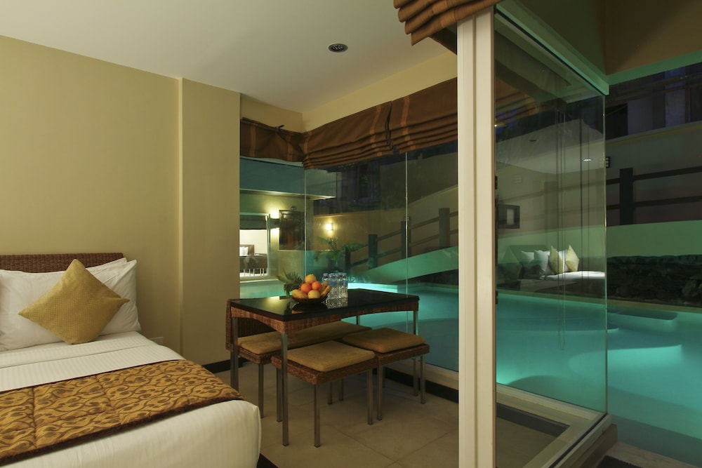 Family Suite, Pool Access - Photo 6