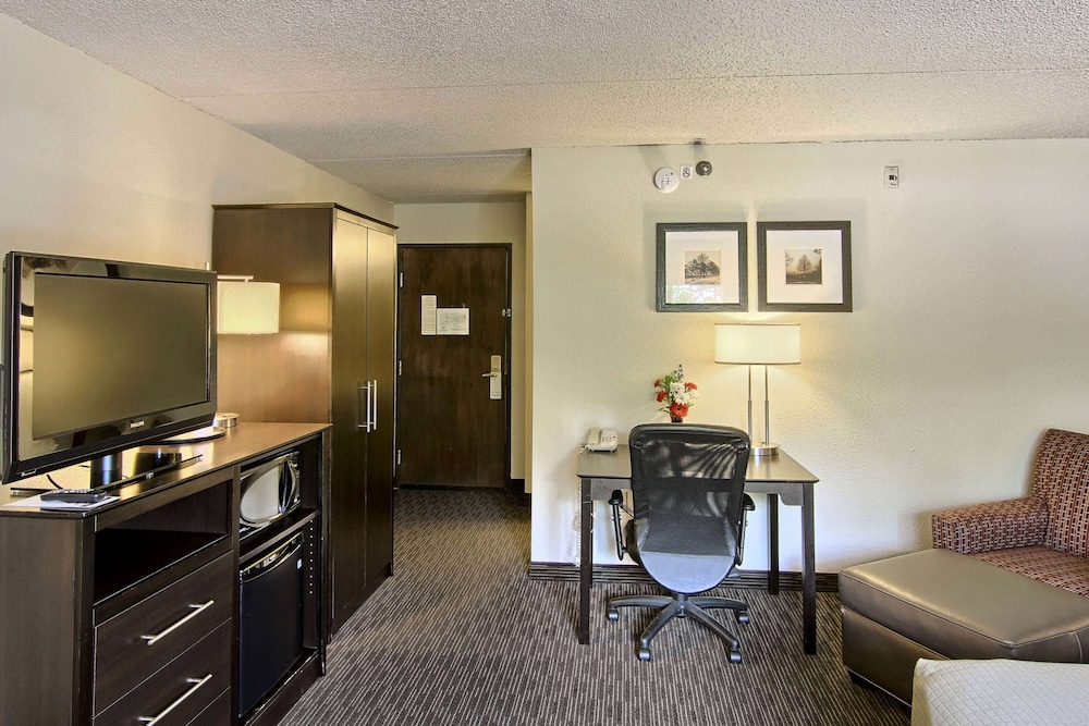 Romantic Room, Jetted Tub photo 3