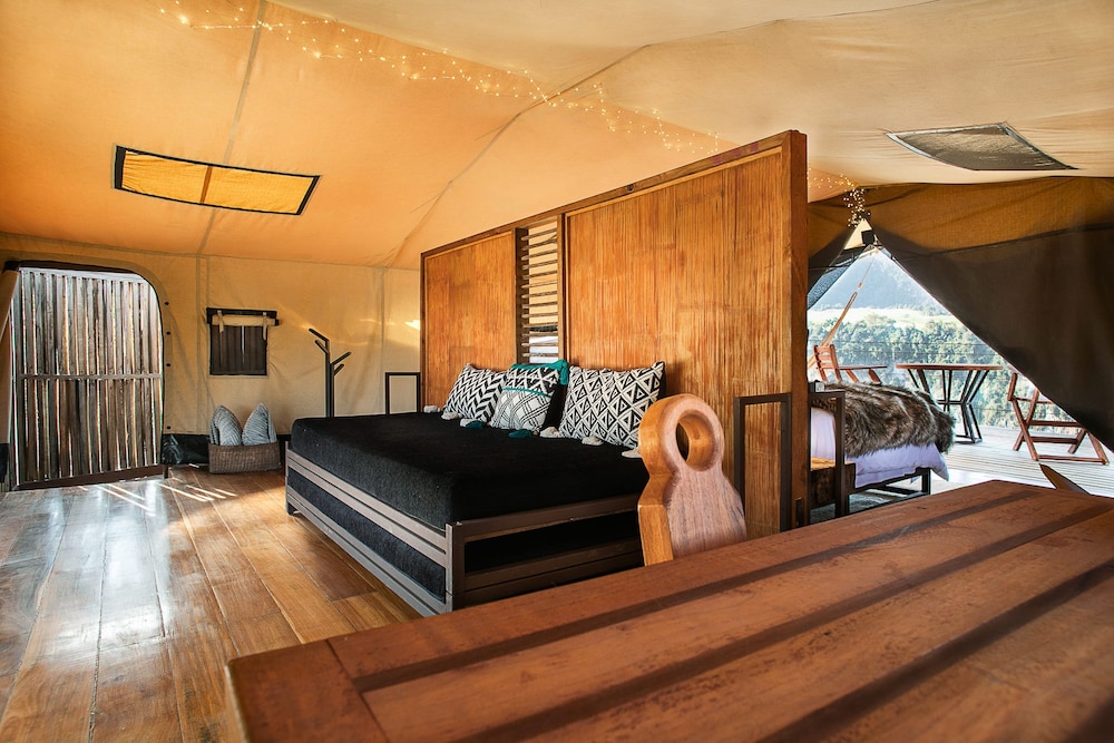 Deluxe Tent, 5 Bedrooms photo 2