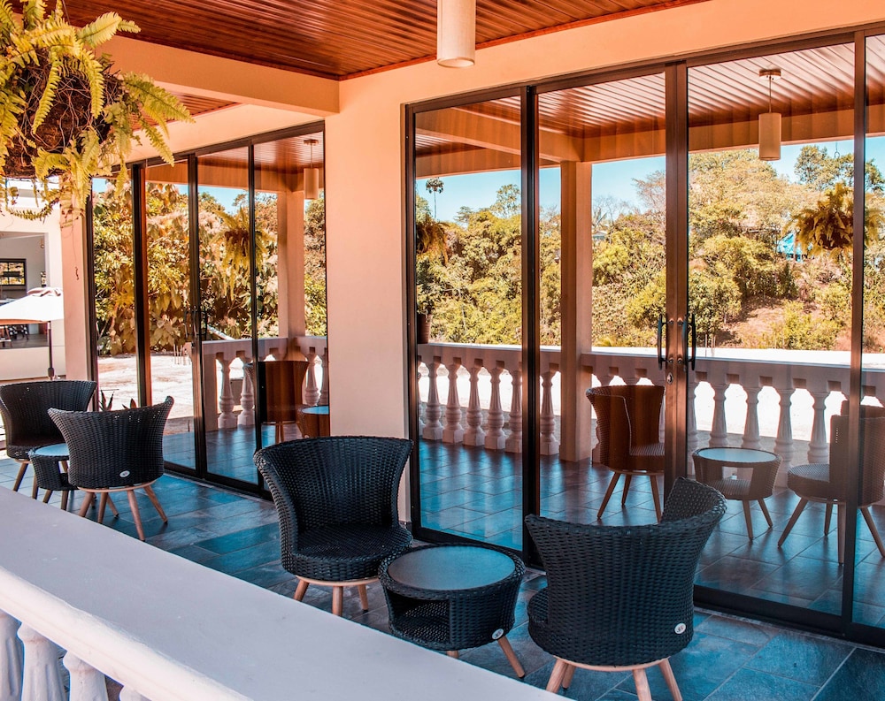 Luxury Double Room, 1 Bedroom, Accessible, Partial Ocean View