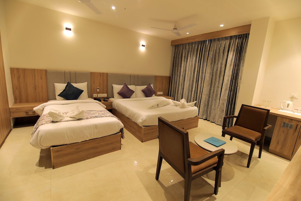 Family Room - Photo 2
